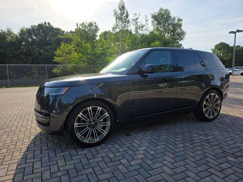 Used 2024 Land Rover Range Rover SE AWD/4WD image 3
