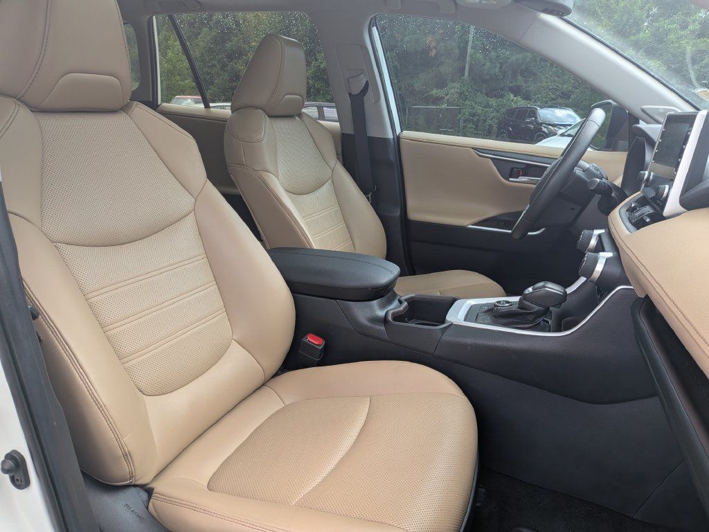 Used 2022 Toyota RAV4 Limited AWD/4WD image 29