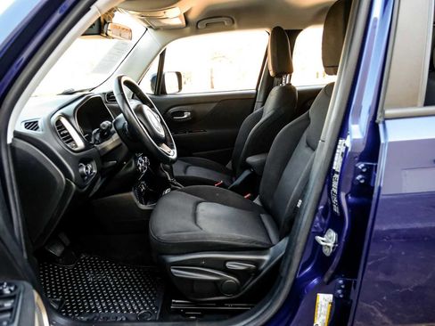 Used 2017 Jeep Renegade Latitude w/ Cold Weather Group image 4