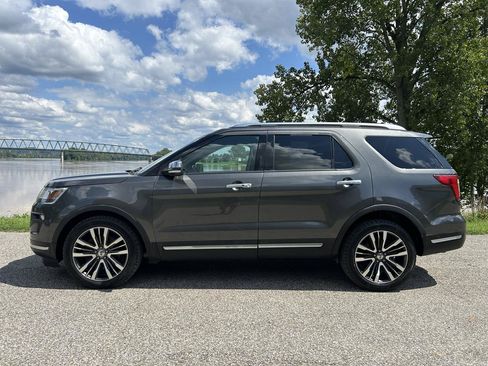 Used 2018 Ford Explorer Platinum AWD/4WD image 3