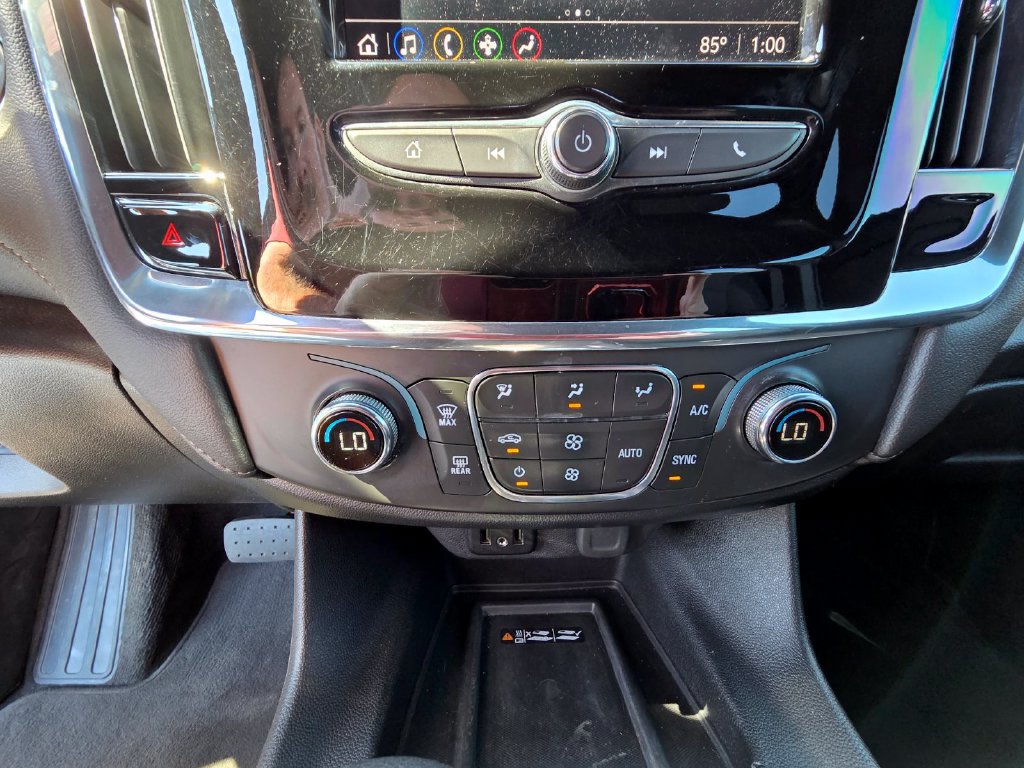 Used 2023 Chevrolet Traverse LT FWD image 23