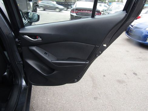 Used 2014 MAZDA MAZDA3 i Sport image 23