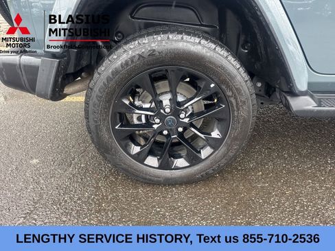 Used 2024 Jeep Wrangler Unlimited Sahara w/ Safety Group AWD/4WD image 5