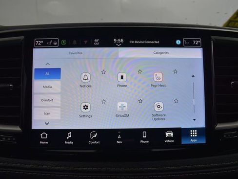 Used 2024 Chrysler Pacifica Select image 32