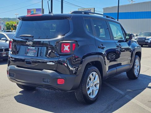 Used 2018 Jeep Renegade Latitude w/ Cold Weather Group AWD/4WD image 5