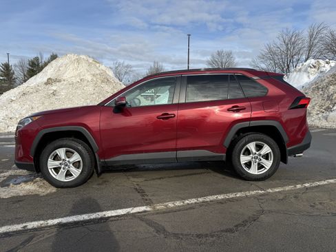 Used 2020 Toyota RAV4 XLE image 8