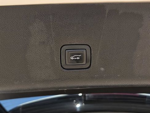 Used 2018 Chevrolet Traverse High Country AWD/4WD image 17
