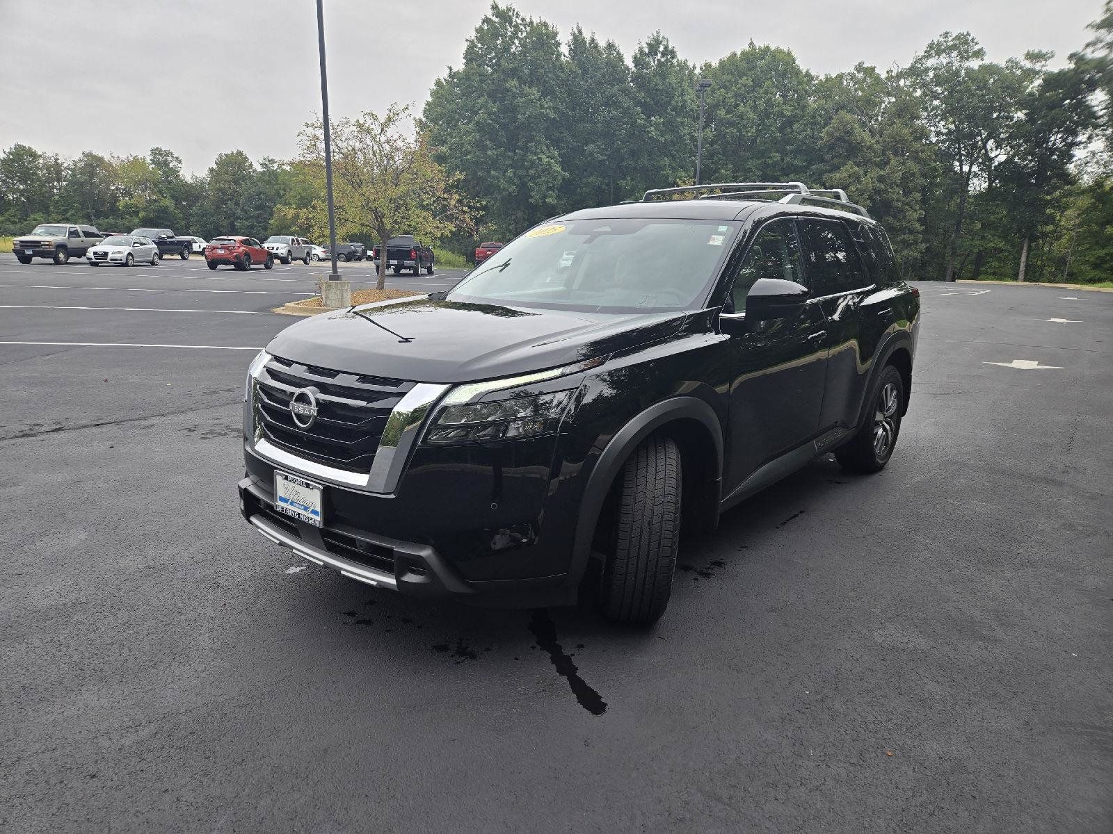 Used 2025 Nissan Pathfinder SL AWD/4WD image 4