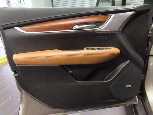 Used 2023 Cadillac XT5 Premium Luxury image 10