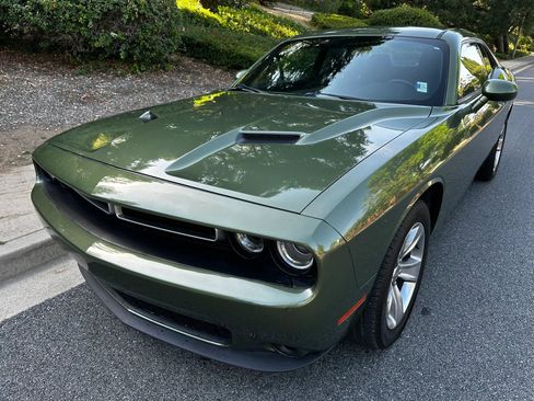 Used 2018 Dodge Challenger SXT RWD image 13