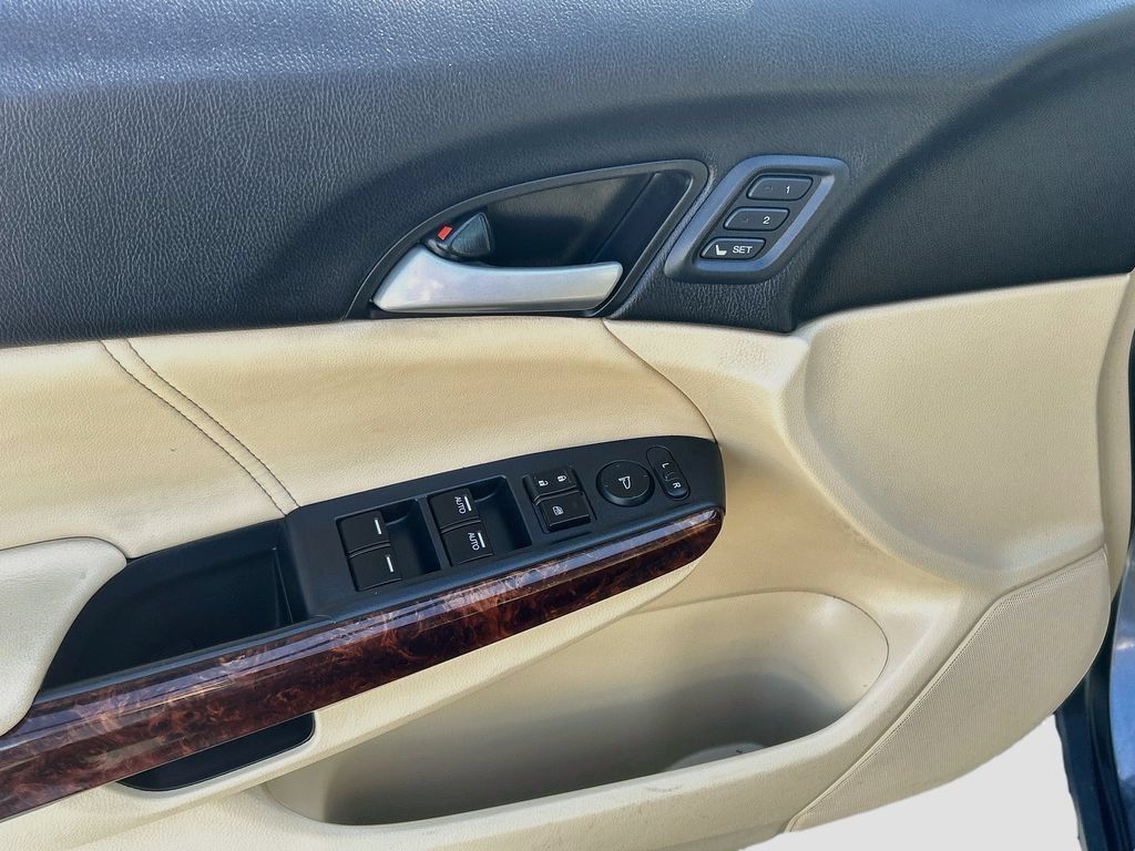Used 2010 Honda Crosstour EX-L image 16