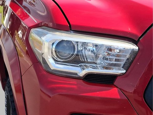 Used 2017 Toyota Tacoma SR5 w/ SR5 Appearance Package (SM) RWD image 19