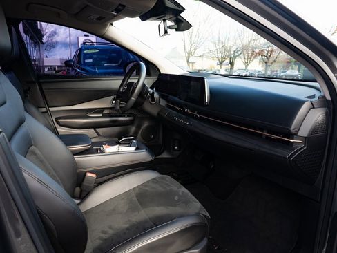 Used 2024 Nissan Ariya AWD image 25