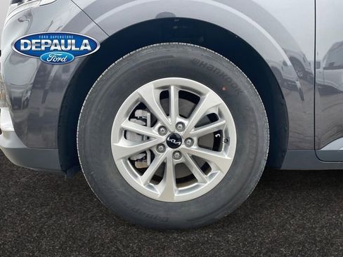 Used 2023 Kia Carnival LX image 18