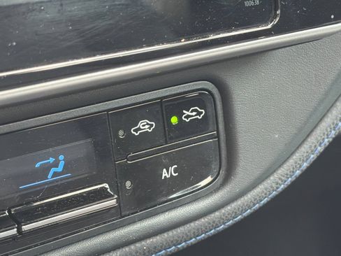 Used 2018 Toyota Corolla SE w/ SE Premium Package FWD image 29