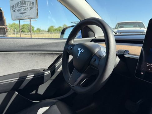 Used 2022 Tesla Model Y Long Range AWD/4WD image 17