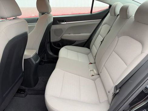 Used 2019 Hyundai Elantra SE image 35