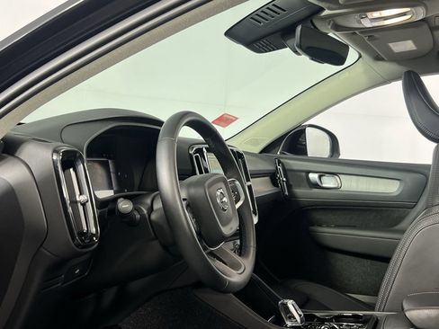 Used 2025 Volvo XC40 B5 Plus image 20