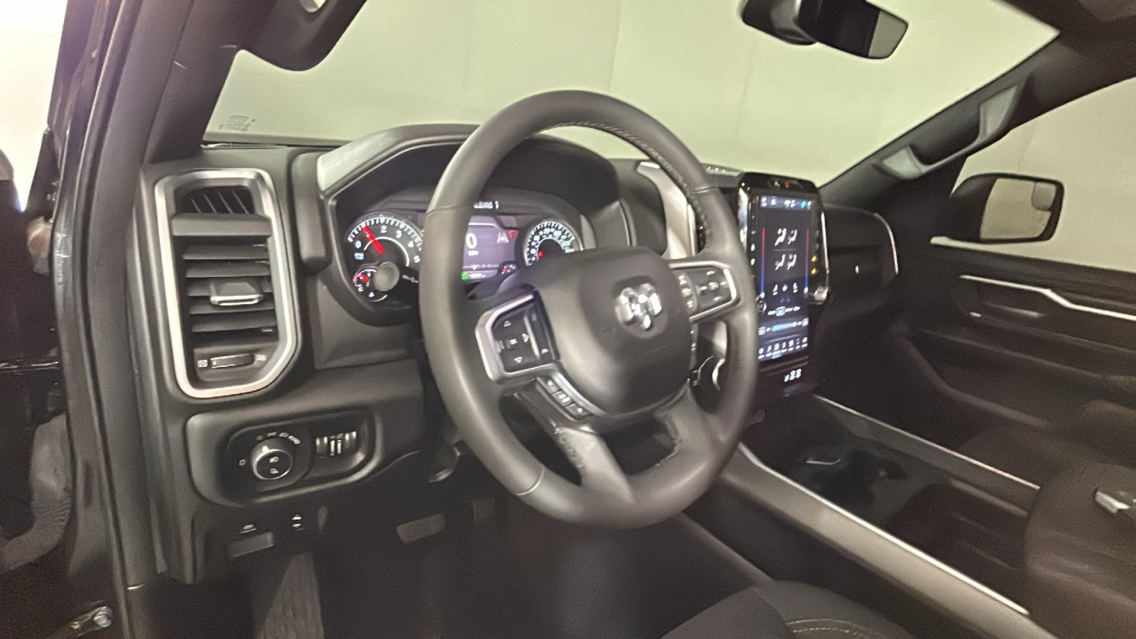 Used 2025 RAM 1500 Big Horn AWD/4WD image 17