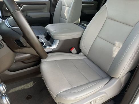 Used 2025 GMC Sierra 2500 SLT w/ SLT Convenience Package image 19