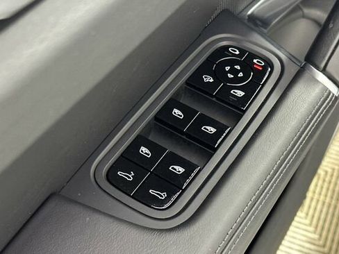 Used 2019 Porsche Cayenne Turbo image 12