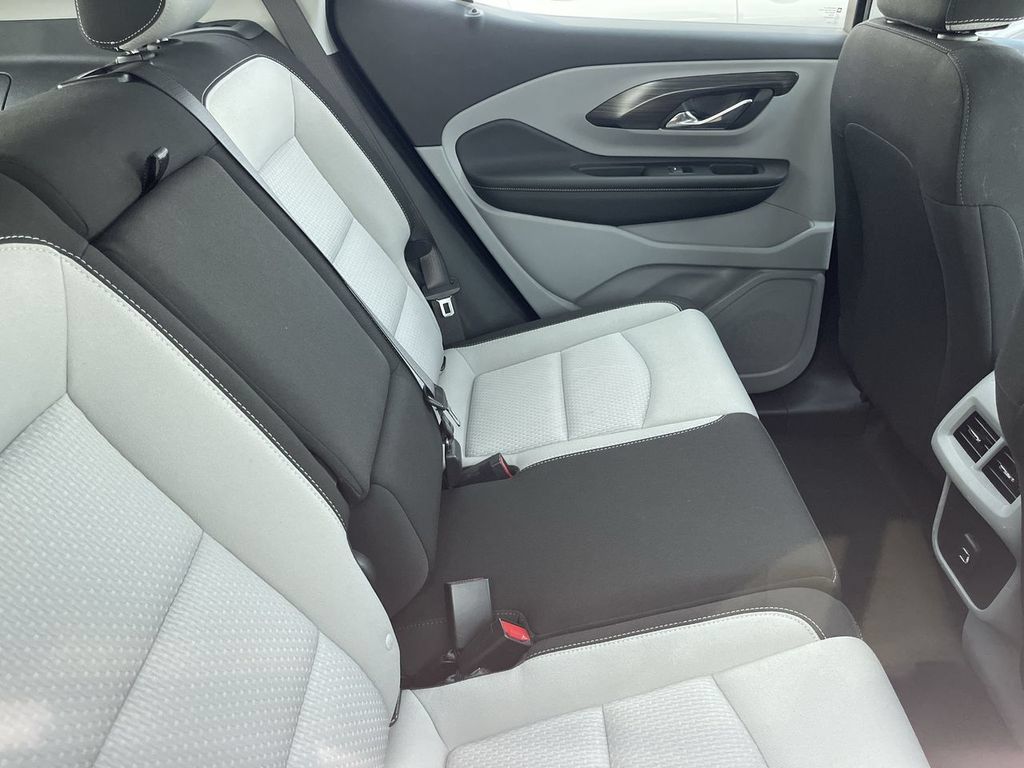 Used 2022 GMC Terrain SLE w/ Driver Convenience Package FWD image 11