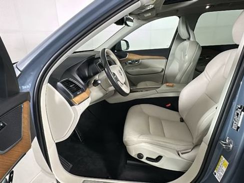 Used 2021 Volvo XC90 T6 Momentum AWD/4WD image 11