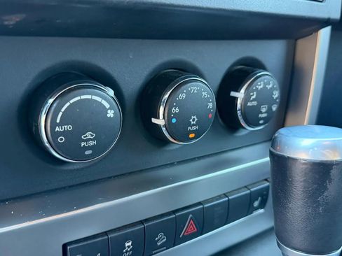 Used 2010 Jeep Liberty Renegade w/ Navigation Convenience Group image 14