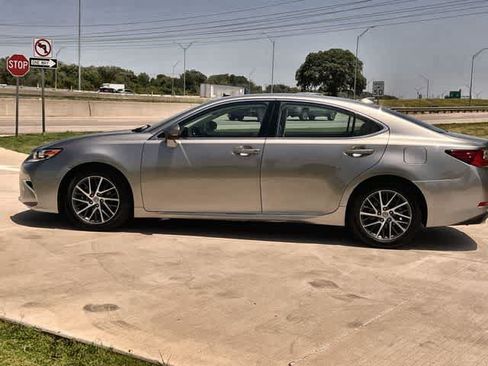 Used 2016 Lexus ES 350 w/ Luxury Package w/Wood Trim FWD image 4
