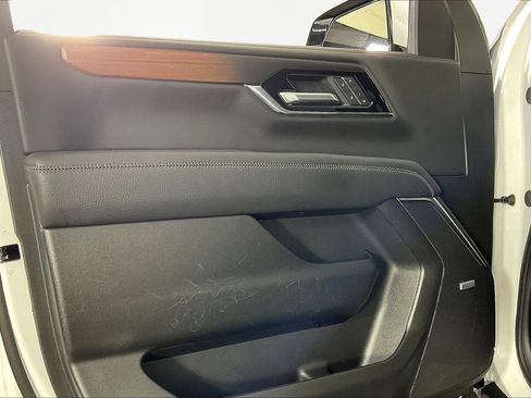 Used 2025 GMC Yukon XL Denali image 21