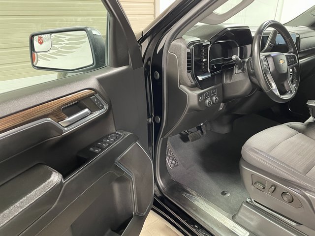 Used 2024 Chevrolet Silverado 1500 LT AWD/4WD image 10