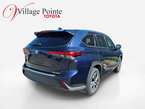 Used 2020 Toyota Highlander XLE w/ Protection Package #3 AWD/4WD image 4
