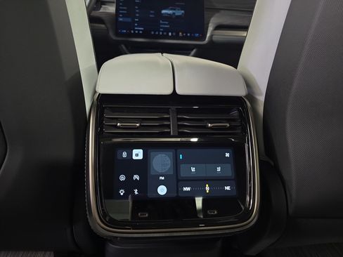 Used 2022 Rivian R1T Adventure AWD/4WD image 28