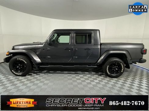 Used 2021 Jeep Gladiator Willys image 4