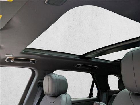 Certified 2025 Land Rover Range Rover Sport SE image 16
