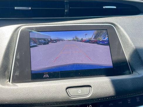 Used 2022 Cadillac XT4 Luxury w/ Cold Weather Package FWD image 13