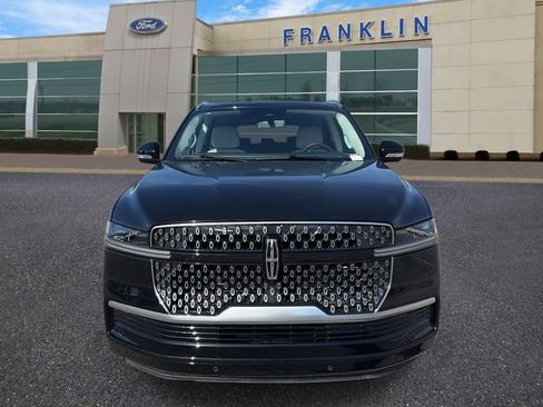 New 2025 Lincoln Navigator Reserve image 2