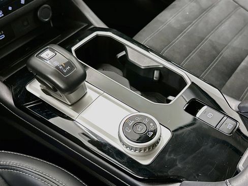 Used 2025 Mitsubishi Outlander SE AWD/4WD image 25