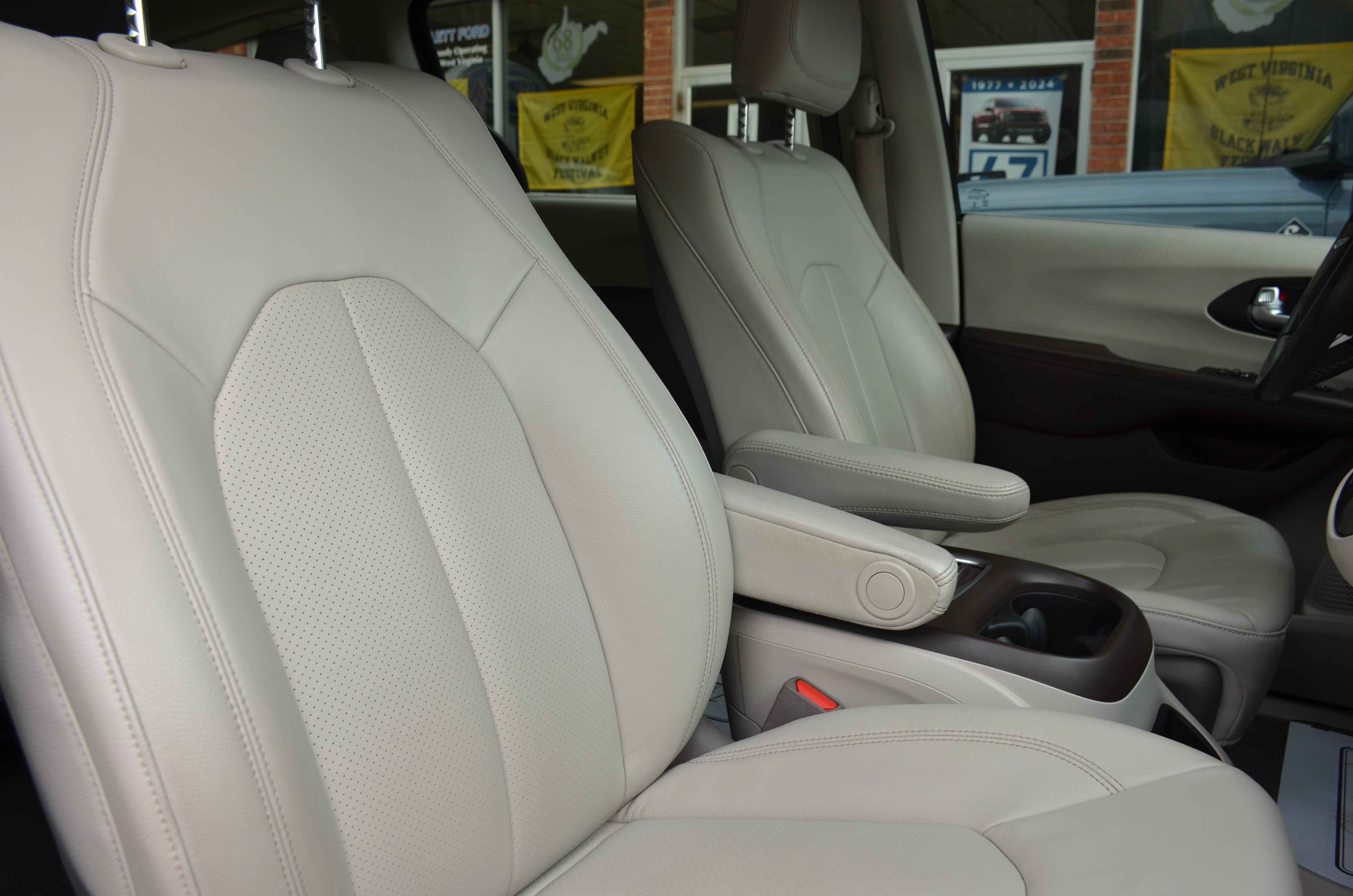 Used 2020 Chrysler Pacifica Touring-L Plus FWD image 30