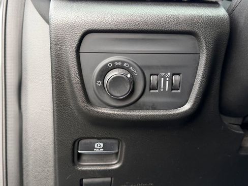 Used 2024 Jeep Grand Cherokee Altitude AWD/4WD image 31