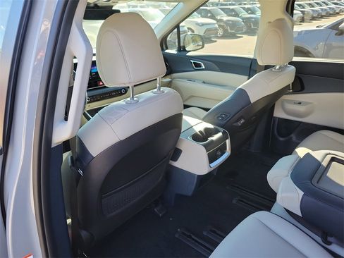 New 2026 Kia Carnival EX image 17