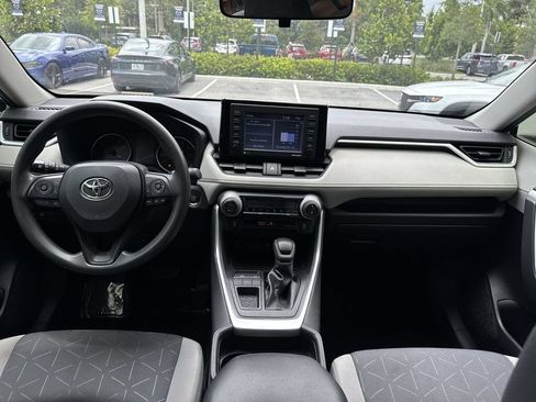 Used 2021 Toyota RAV4 XLE FWD image 14