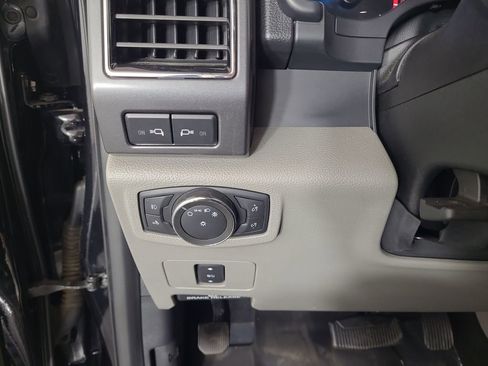 Used 2021 Ford F250 XLT w/ XLT Premium Package image 14