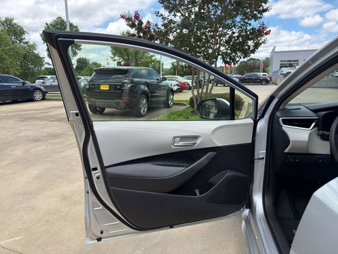 Used 2021 Toyota Corolla LE FWD image 9