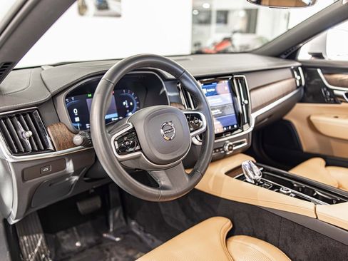 Used 2023 Volvo V90 B6 Cross Country Ultimate w/ Climate Package image 21