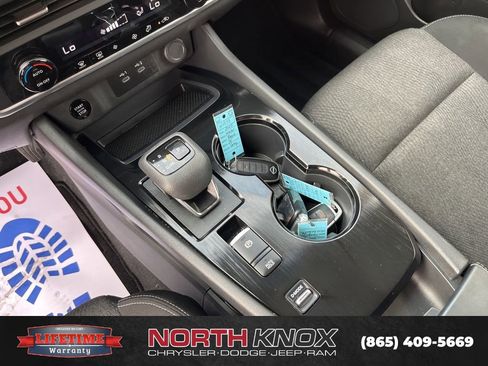 Used 2025 Nissan Rogue SV image 10