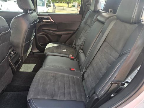 Used 2023 Mitsubishi Outlander SE FWD image 26