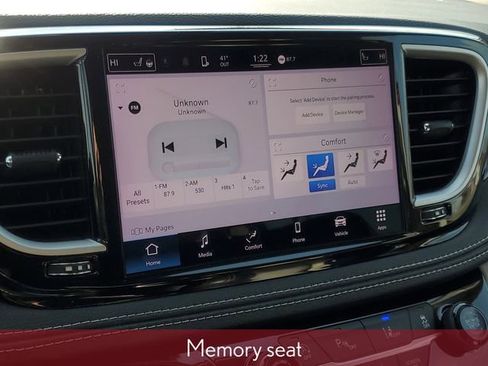 Used 2022 Chrysler Pacifica Touring-L image 28