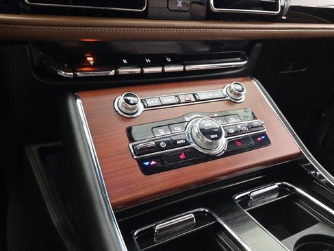 Used 2022 Lincoln Aviator Reserve AWD/4WD image 23
