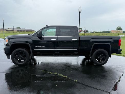 Used 2015 GMC Sierra 2500 Denali w/ Duramax Plus Package AWD/4WD image 8